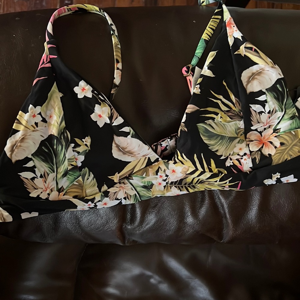 RIP CURL bikini top new with tags